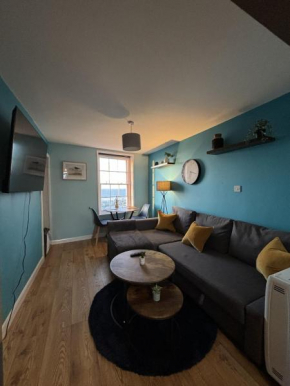 Fort Cresent Sea View Apartment
